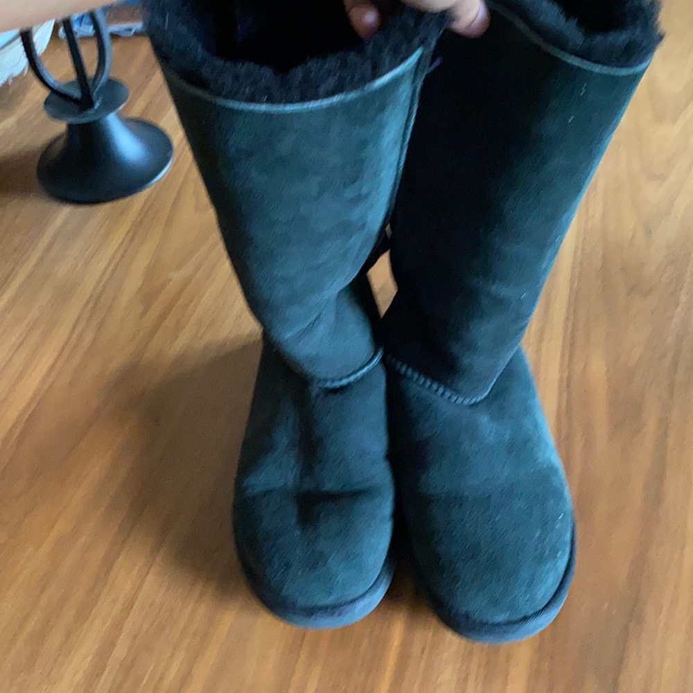 Bailey bow tall Ugg boots. Black. Good condition